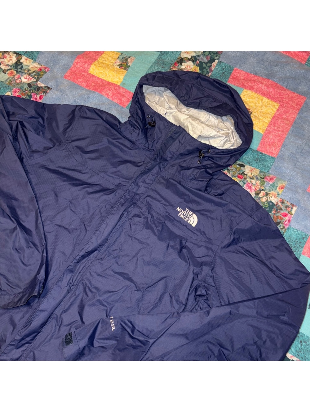 The North Face $120 HyVent 2.5L Waterproof Mens Large Navy Blue Jacket